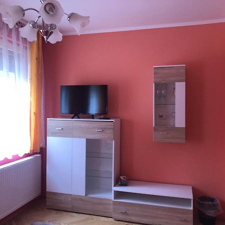 Bakonyi Mamutfenyo Vendeghaz Apartment Tes Luaran gambar