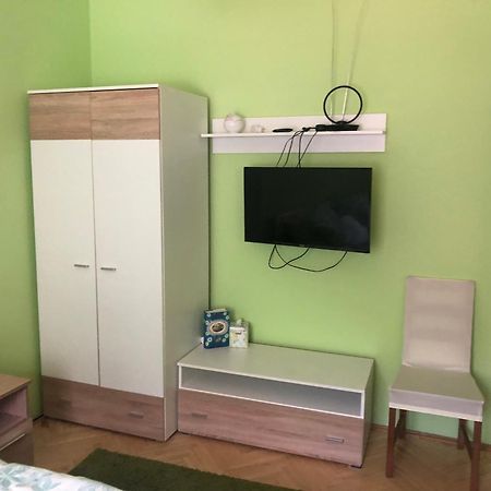 Bakonyi Mamutfenyo Vendeghaz Apartment Tes Luaran gambar