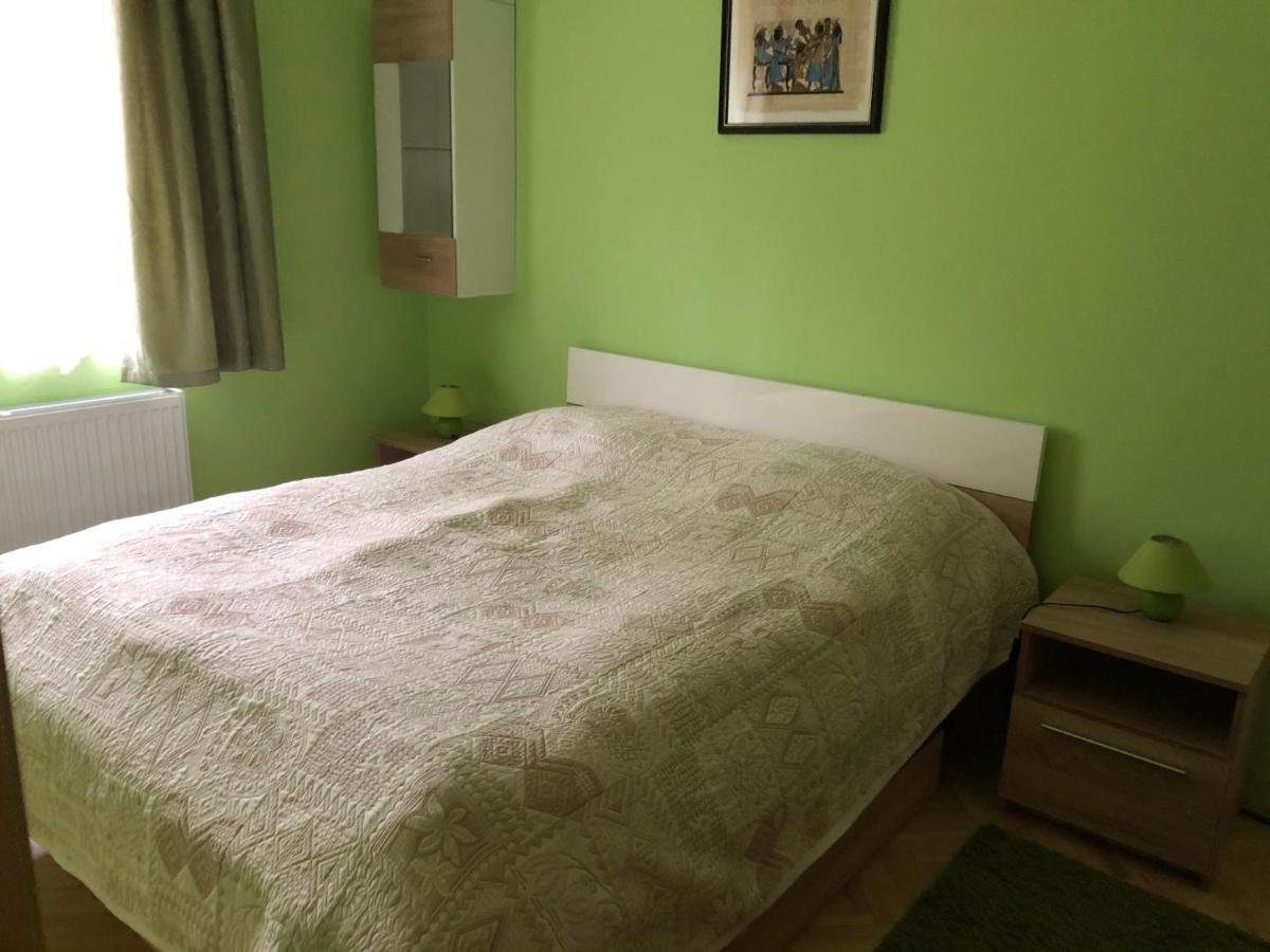 Bakonyi Mamutfenyo Vendeghaz Apartment Tes Luaran gambar