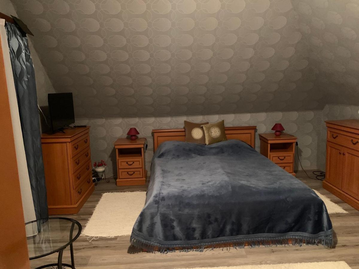 Bakonyi Mamutfenyo Vendeghaz Apartment Tes Luaran gambar