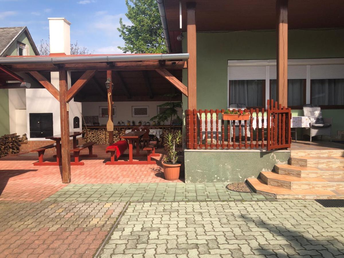 Bakonyi Mamutfenyo Vendeghaz Apartment Tes Luaran gambar