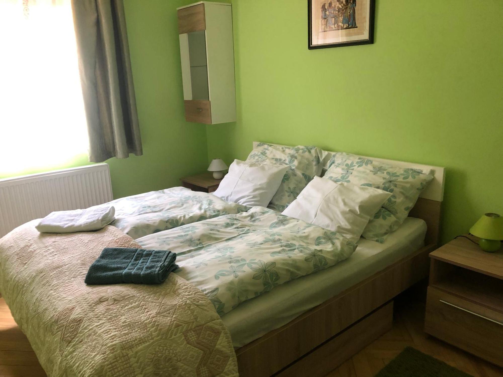 Bakonyi Mamutfenyo Vendeghaz Apartment Tes Luaran gambar